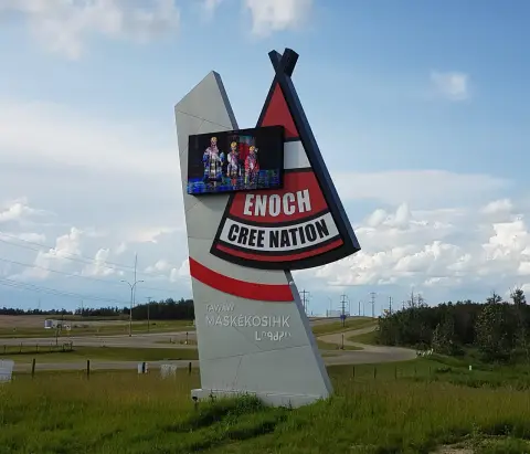 Le panneau d’accueil sur la route d’entrée d’Enoch, à l’ouest d’Edmonton