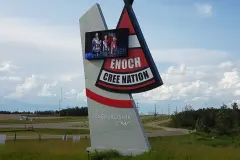 Le panneau d’accueil sur la route d’entrée d’Enoch, à l’ouest d’Edmonton